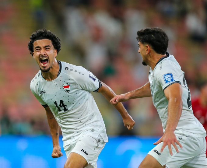Tiền vệ Iraq Zidane Iqbal (trái) ăn mừng sau khi ghi bàn vào lưới Indonesia. Ảnh: IFA