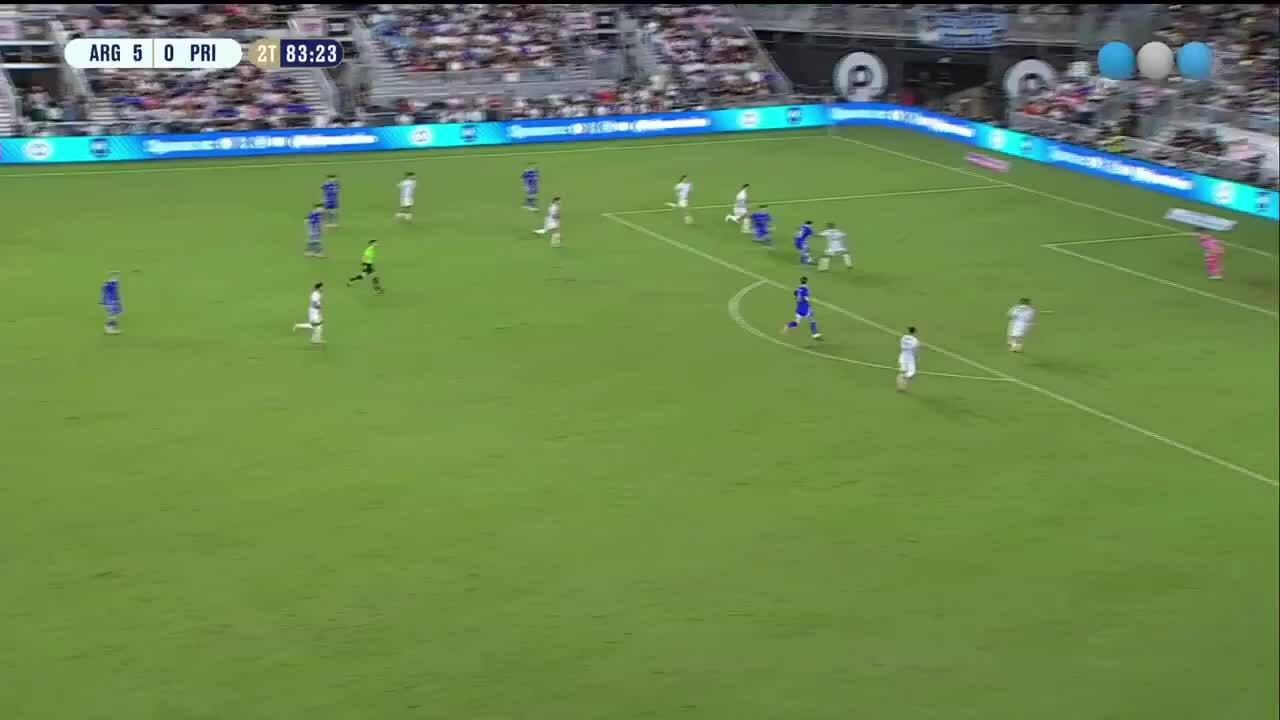 Messi lập cú đúp kiến tạo cho Argentina