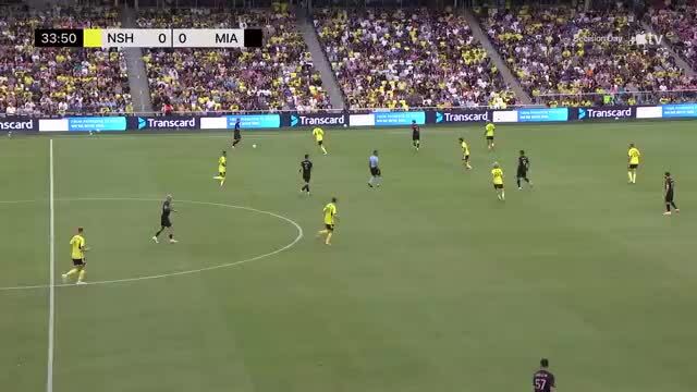 Messi chạm một tay vào ngôi Vua phá lưới MLS