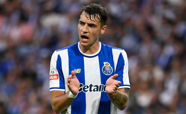 Jakub Kiwior tiet lo chuyen roi Arsenal o He 2025.