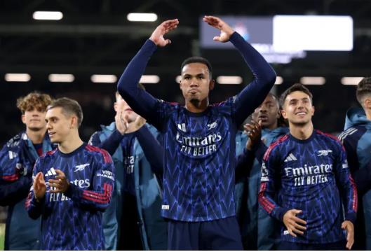 HLV Fulham nga mu truoc Gabriel Magalhaes.