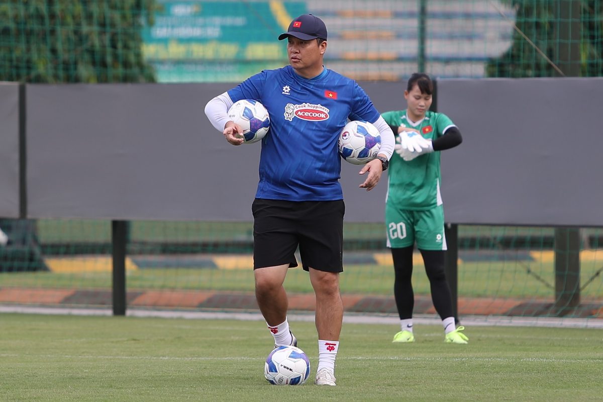 HLV thu mon Lee Won Jae tro giup dT nu Viet Nam