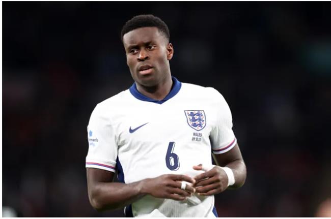 Liverpool duoc khuyen nen chieu mo bang duoc Marc Guehi.