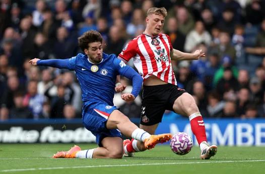 Marc Guiu bi chi trich du doi sau tran thua Sunderland.