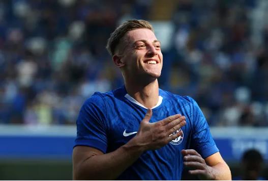 Liam Delap gia nhap Chelsea tu Ipswich voi hop dong tri gia 30 trieu bang.