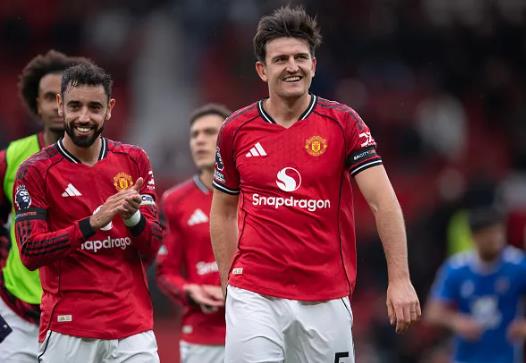 Peter Crouch benh vuc Harry Maguire