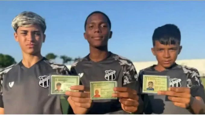 Messi, Neymar và Iniesta ở đội trẻ Ceara, Brazil. Ảnh: Globo