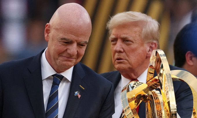 Chủ tịch FIFA Gianni Infantino (trái) và Tổng thống Mỹ Donald Trump. Ảnh: Reuters