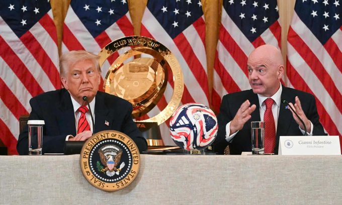 Tổng thống Mỹ Donald Trump và Chủ tịch FIFA Gianni Infantino. Ảnh: EPA