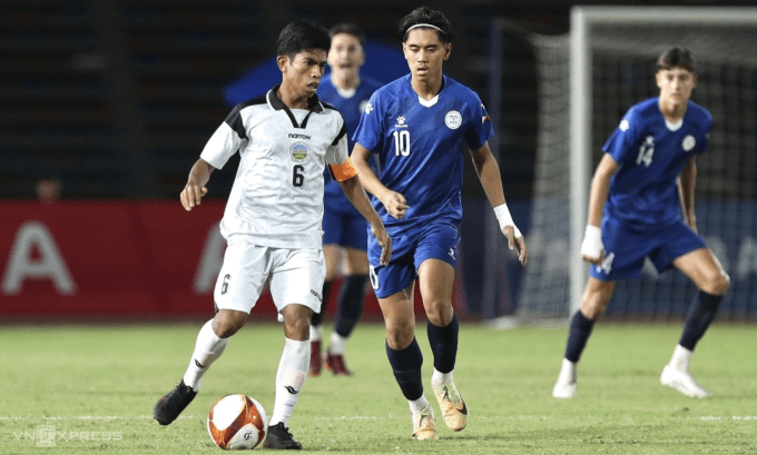 Joao Firth (số 6) lập cú đúp kiến tạo giúp Timor Leste thắng Philippines 3-0 ở bảng A bóng đá nam SEA Games 32 trên sân Olympic, Campuchia ngày 4/5/2023. Ảnh: Hiếu Lương