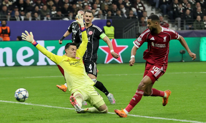 Cody Gakpo nâng tỷ số lên 4-1 cho Liverpool. Ảnh: EPA