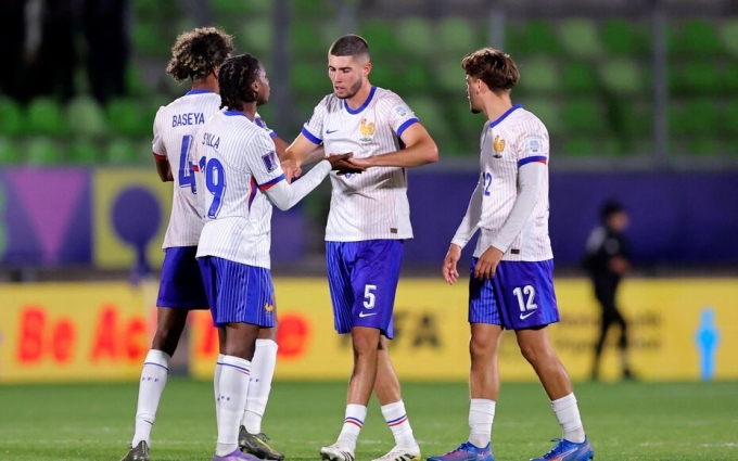 Elyaz (số 5) thi đấu tại World Cup U20 đang diễn ra ở Chile. Ảnh: AFP