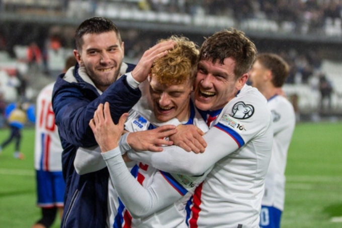 Các cầu thủ Quần đảo Faroe vui mừng sau trận thắng CH Czech 2-1 ở lượt 8 bảng L vòng loại World Cup 2026 - khu vực châu Âu ngày 12/10. Ảnh: Sport