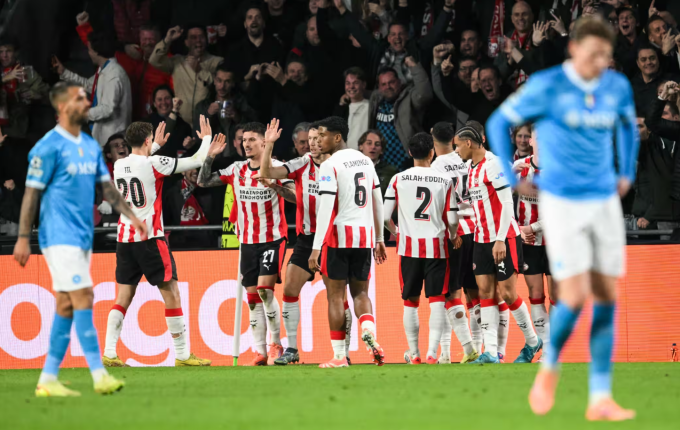 Napoli thảm bại 2-6 trước PSV ở lượt ba vòng bảng Champions League trên sân Philips, Eindhoven, Hà Lan ngày 21/10/2025. Ảnh: Sky