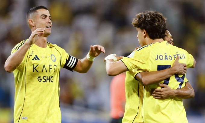 Ronaldo mừng bàn thắng mở tỷ số của Joao Felix. Ảnh: ANFC