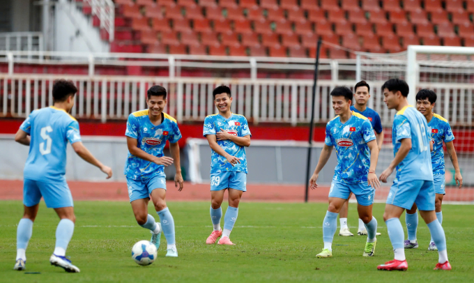 Tuyển Việt Nam tập luyện chiều 11/10 trên sân Thống Nhất, TP HCM để chuẩn bị cho trận đấu Nepal vào ngày 14/10. Ảnh: Đức Đồng