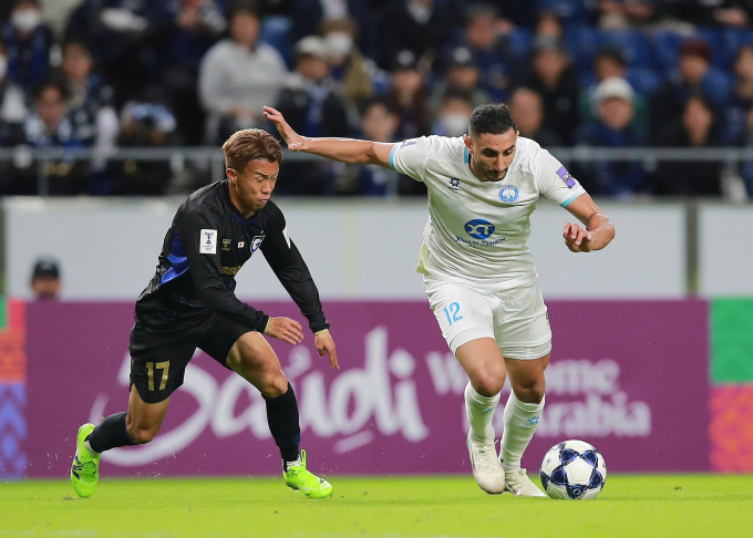 Nam Định (áo trắng) thua Gamba Osaka 1-3 ở lượt ba bảng F AFC Champions League Two 2025-2026 trên sân Suita, Nhật Bản ngày 22/10/2025. Ảnh: Quang Đương
